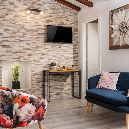 רוביני Relax In 2 Bedroom App In Old Town W/Ac And Wifi מראה חיצוני תמונה