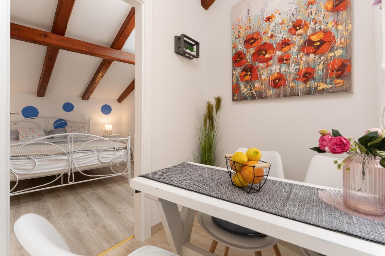 רוביני Relax In 2 Bedroom App In Old Town W/Ac And Wifi מראה חיצוני תמונה