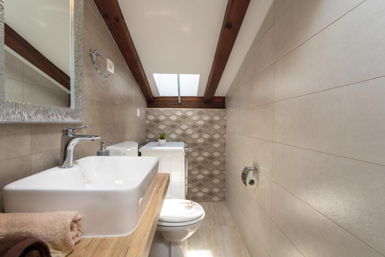 רוביני Relax In 2 Bedroom App In Old Town W/Ac And Wifi מראה חיצוני תמונה