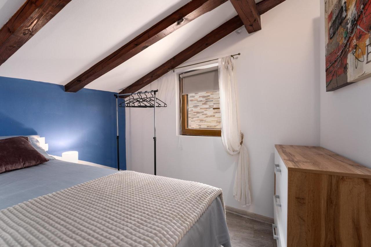 רוביני Relax In 2 Bedroom App In Old Town W/Ac And Wifi מראה חיצוני תמונה